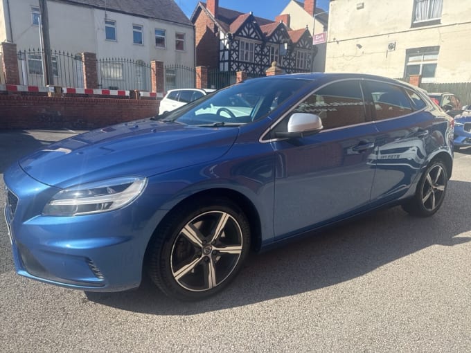2018 Volvo V40