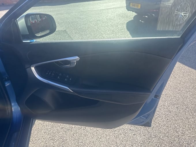 2018 Volvo V40