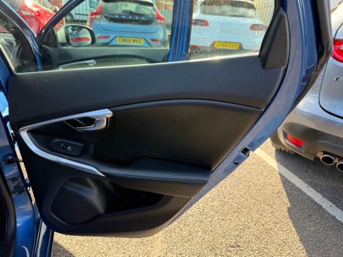2018 Volvo V40