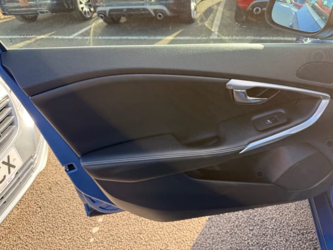 2018 Volvo V40
