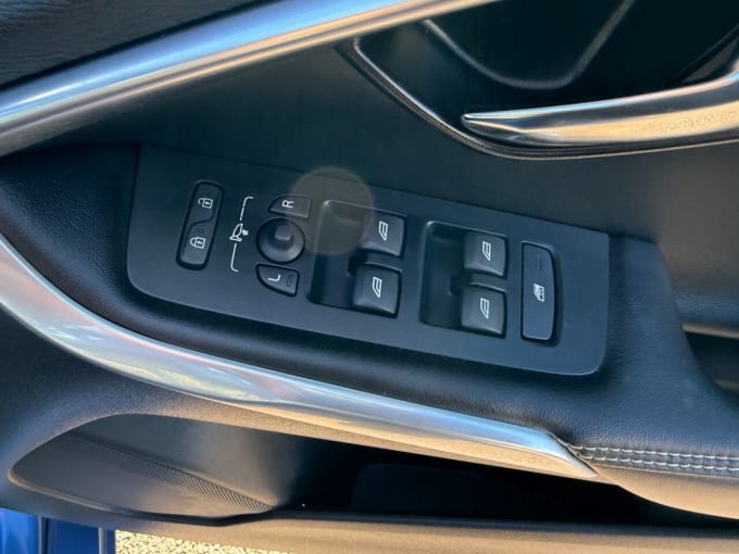 2018 Volvo V40