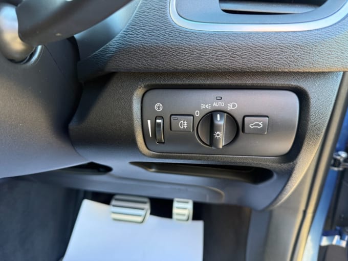 2018 Volvo V40