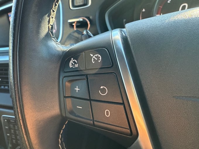 2018 Volvo V40