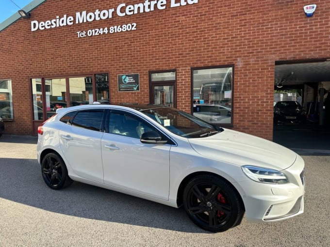 2017 Volvo V40
