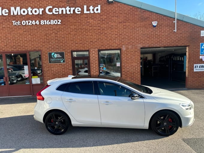 2017 Volvo V40