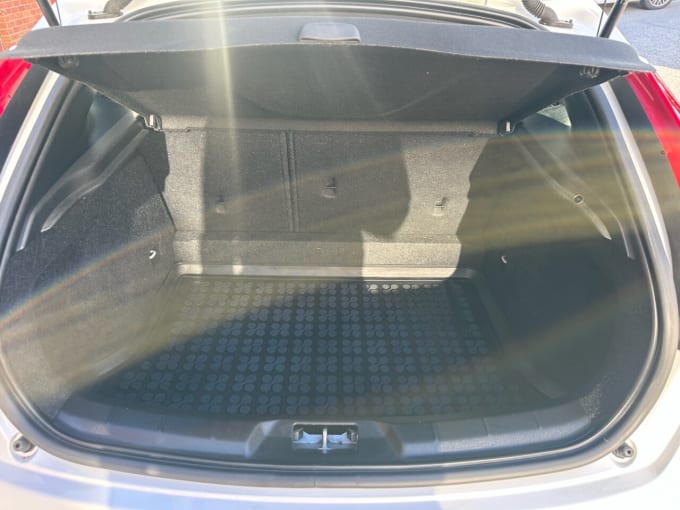 2017 Volvo V40