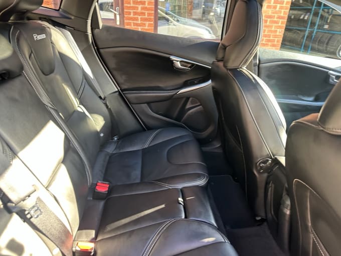 2017 Volvo V40