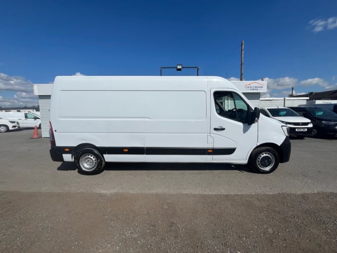 2025 Renault Master