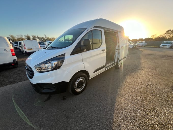 2025 Ford Transit Custom