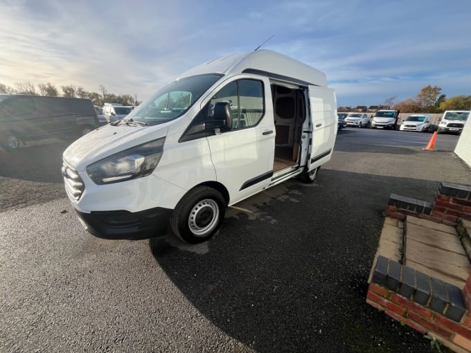 2025 Ford Transit Custom