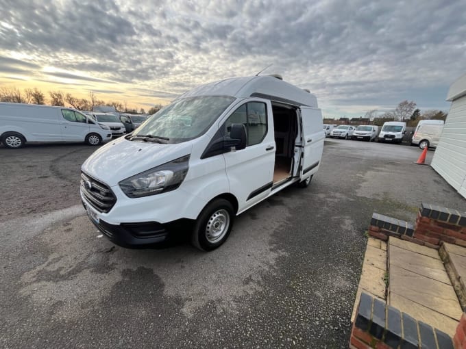 2025 Ford Transit Custom