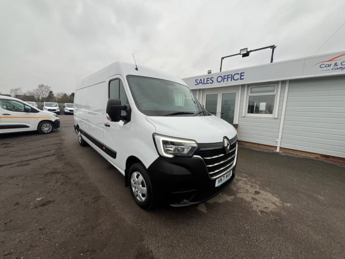 2025 Renault Master