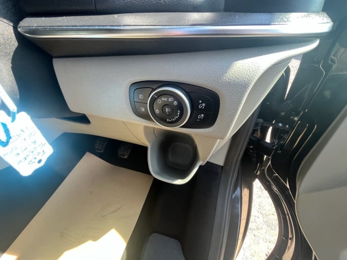 2025 Ford Tourneo Custom
