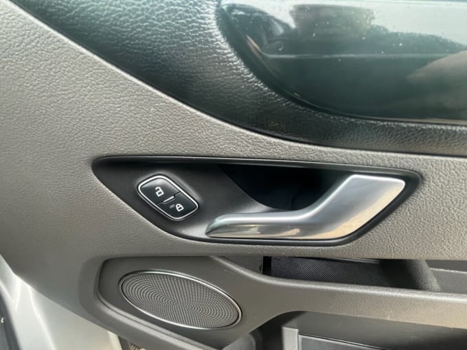 2025 Ford Tourneo Custom