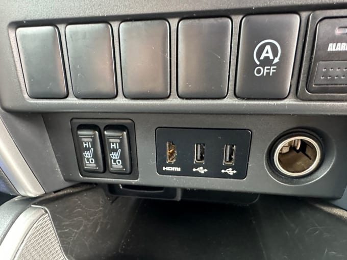 2025 Mitsubishi L200