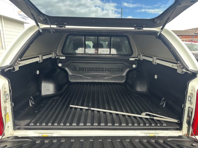2025 Mitsubishi L200