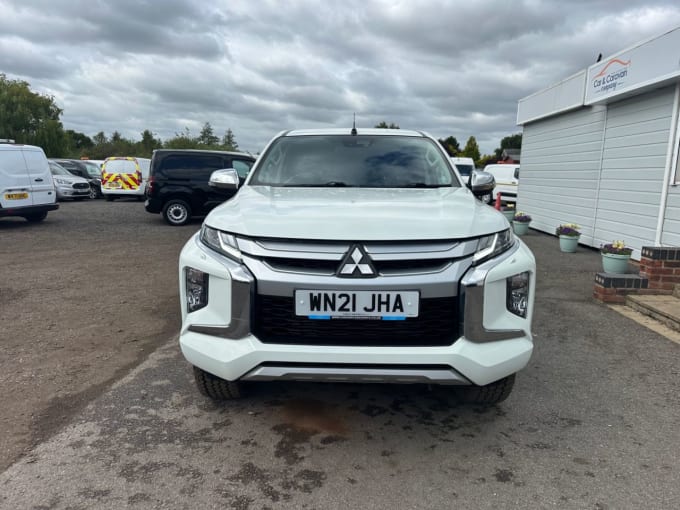 2025 Mitsubishi L200