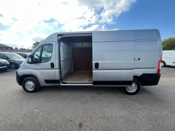 2025 Vauxhall Movano