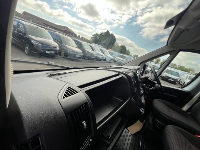 2025 Vauxhall Movano