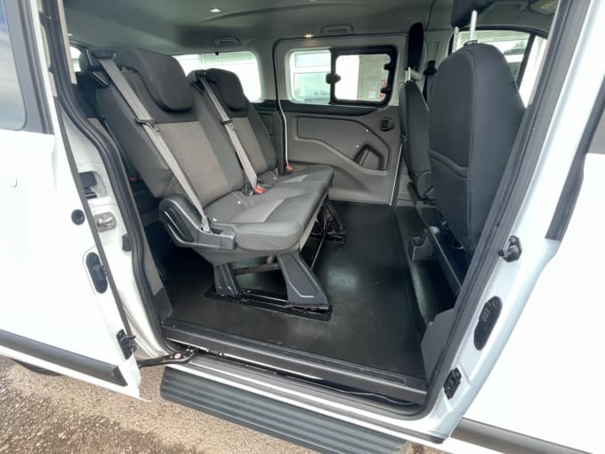 2025 Ford Tourneo Custom