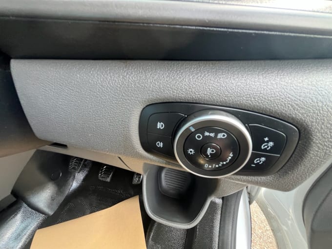 2025 Ford Tourneo Custom