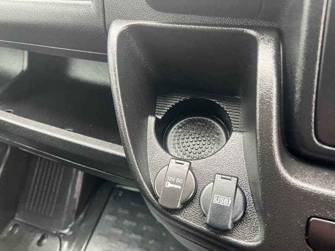 2025 Vauxhall Movano