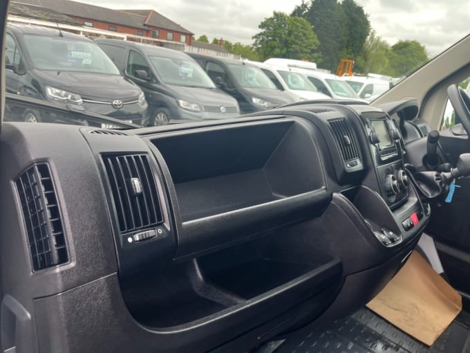 2025 Vauxhall Movano