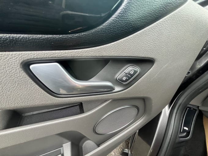 2025 Ford Tourneo Custom