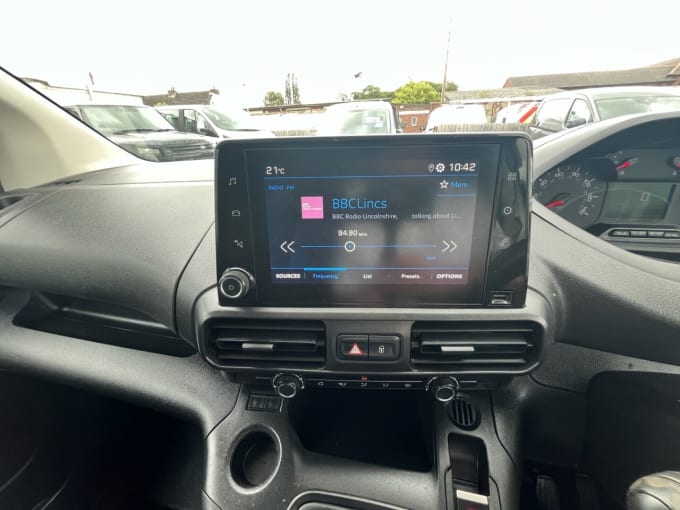 2025 Peugeot Partner