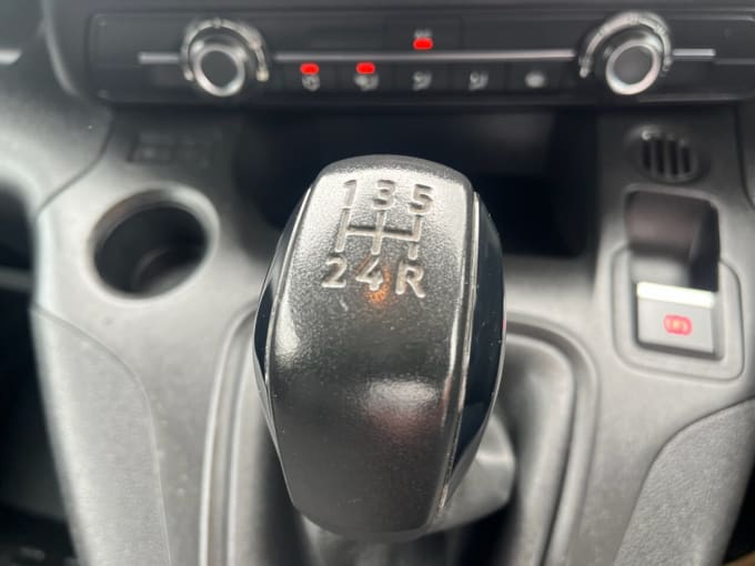 2025 Peugeot Partner