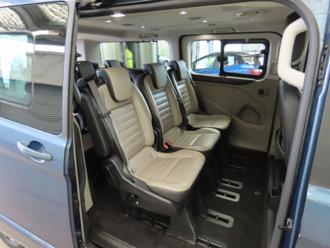 2025 Ford Tourneo Custom