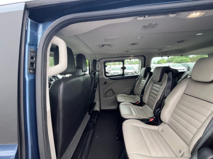 2025 Ford Tourneo Custom