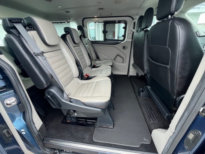 2025 Ford Tourneo Custom