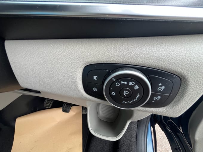 2025 Ford Tourneo Custom