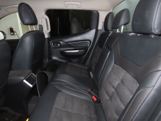 2025 Mitsubishi L200