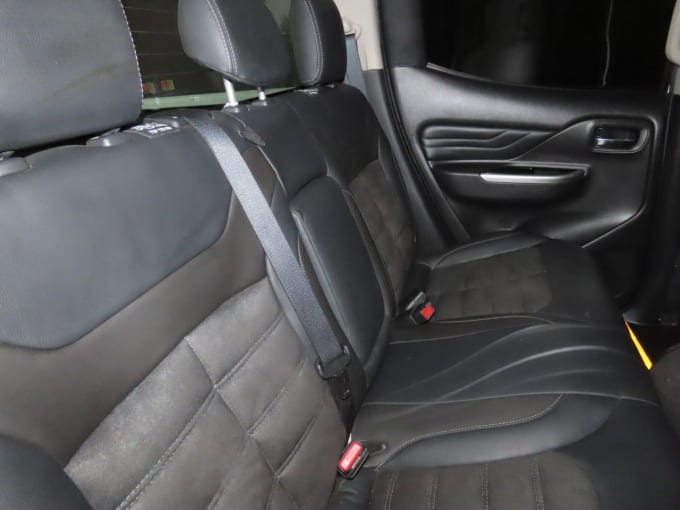 2025 Mitsubishi L200