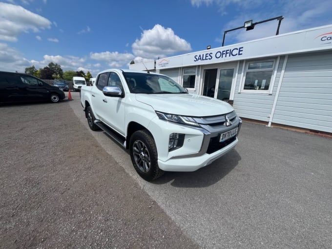 2025 Mitsubishi L200