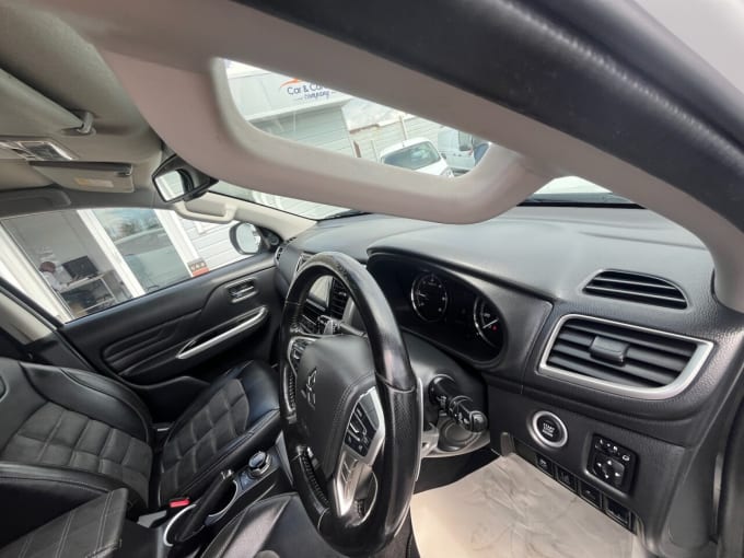 2025 Mitsubishi L200