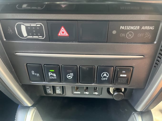 2025 Mitsubishi L200