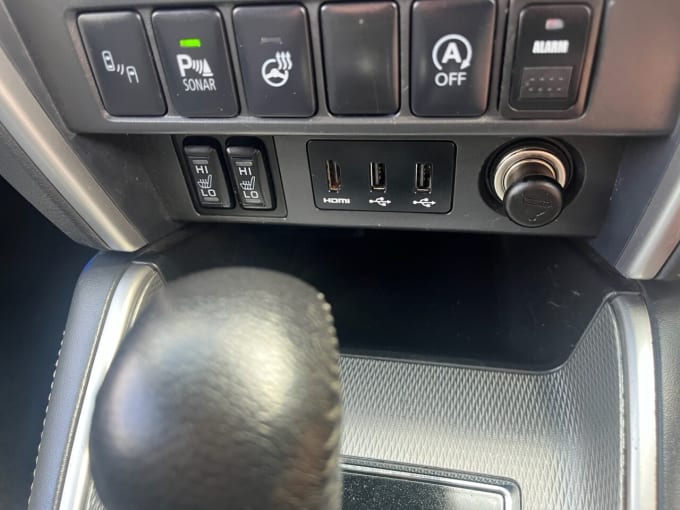 2025 Mitsubishi L200