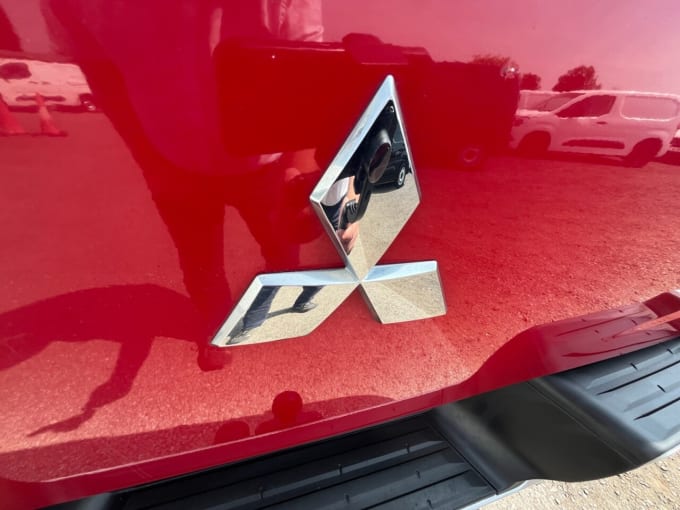 2025 Mitsubishi L200