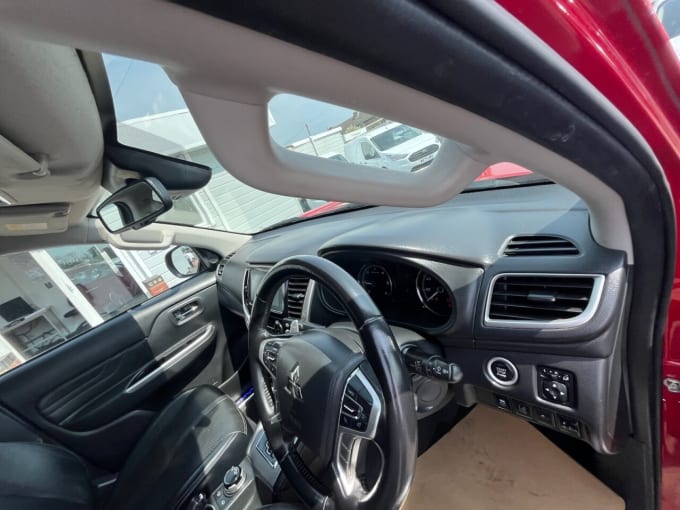 2025 Mitsubishi L200