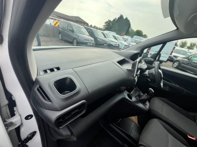 2025 Peugeot Partner