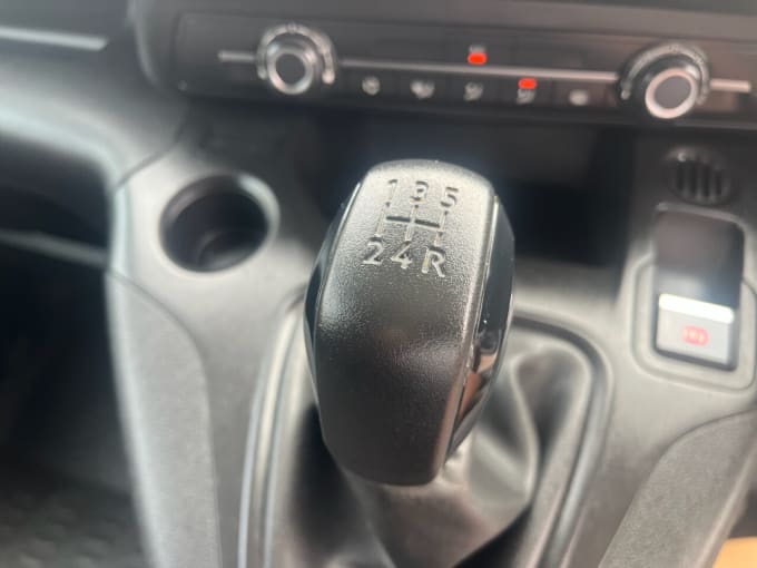 2025 Peugeot Partner