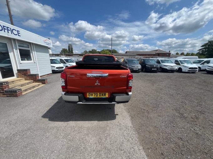 2025 Mitsubishi L200