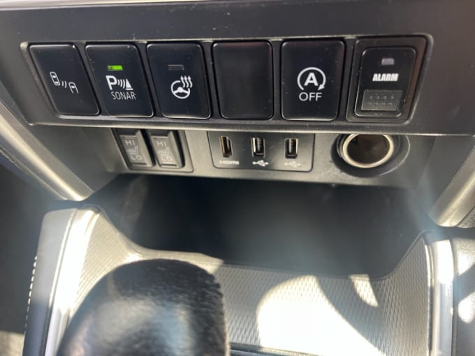 2025 Mitsubishi L200