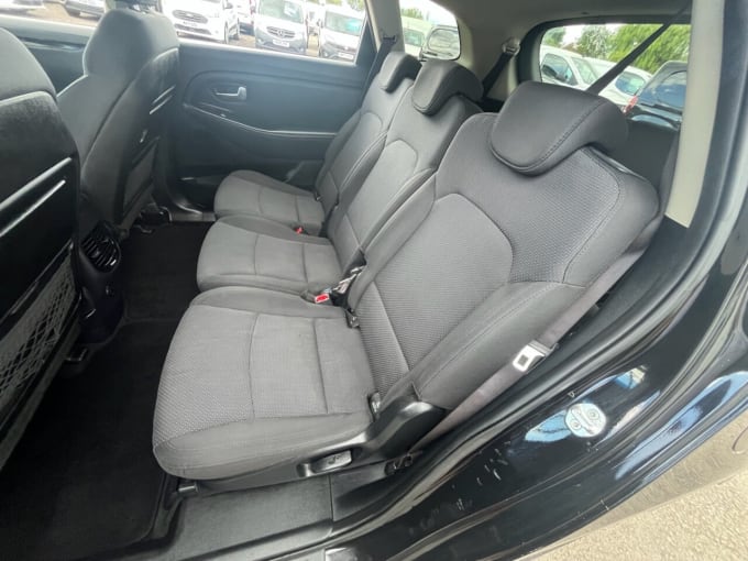 2025 Kia Carens