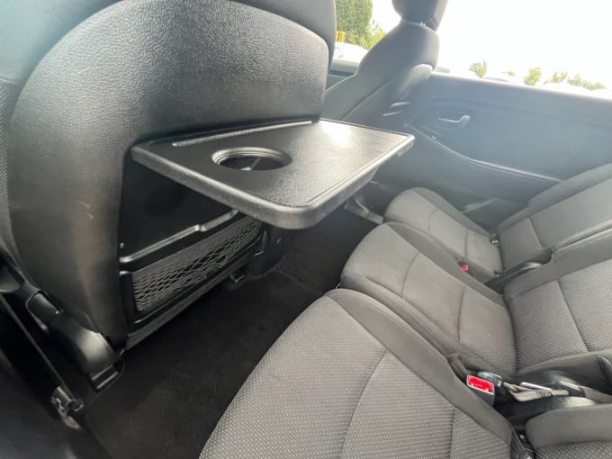 2025 Kia Carens