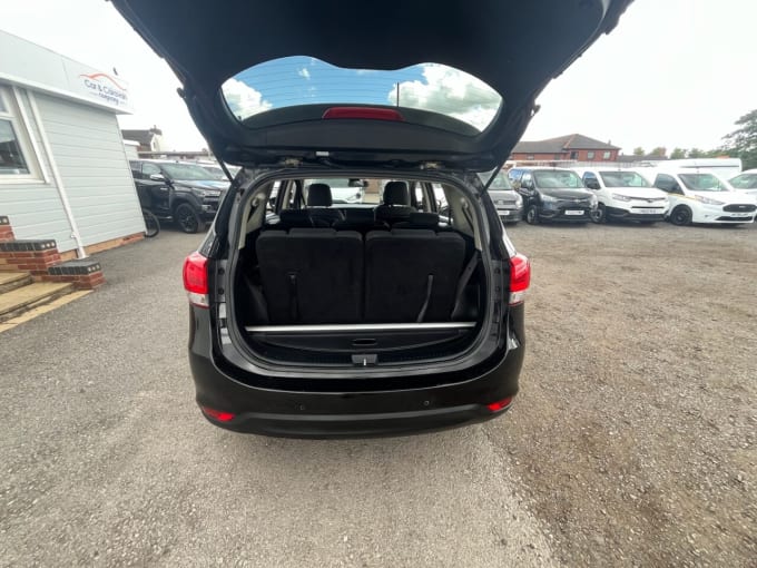 2025 Kia Carens