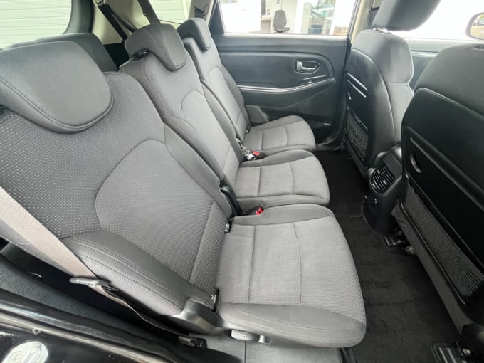 2025 Kia Carens